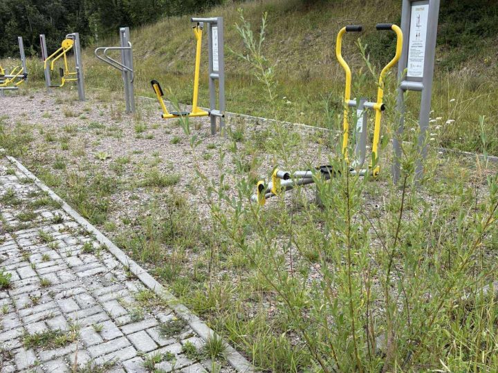 Toporzysko: miał być plac zabaw - jest syf i drifty! Mieszkańcy zbulwersowani