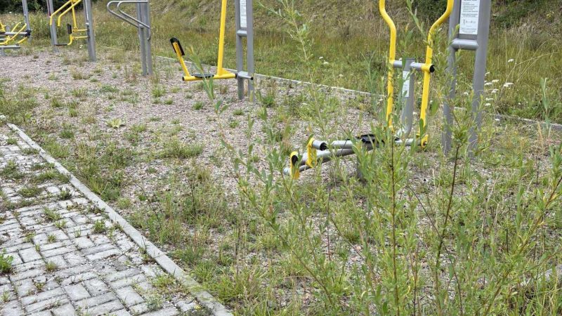 Toporzysko: miał być plac zabaw – jest syf i drifty! Mieszkańcy zbulwersowani