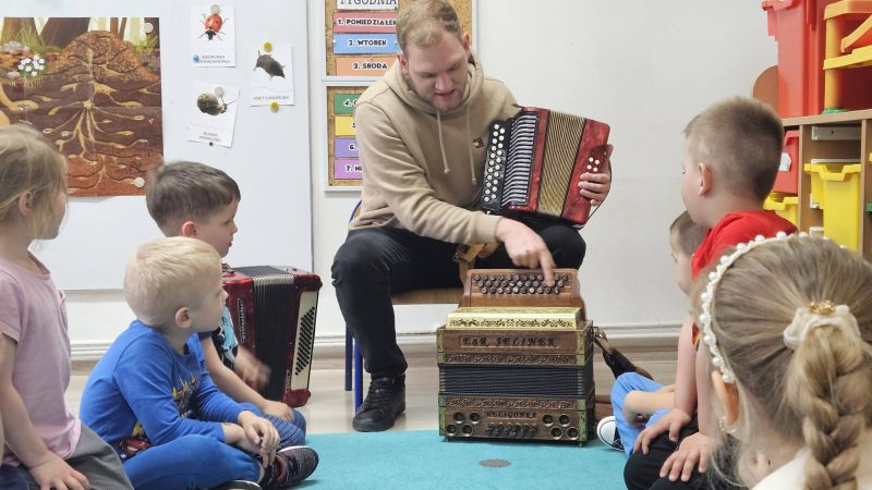 Heligonka, śmiech i pierwsze próby gry. Wyjątkowa lekcja w Bystrej
