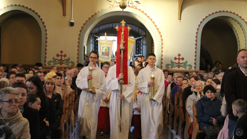 Wielkanoc w Sidzinie. Uroczysta rezurekcja i piękne świadectwo wspólnoty