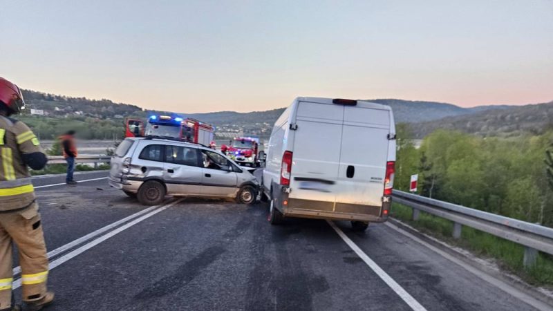 Poranny wypadek na DK28 w Tarnawie Dolnej. Kierowca trafił do szpitala