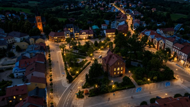 Raport o Jordanowie. Miasto inwestuje, mieszkańców ubywa