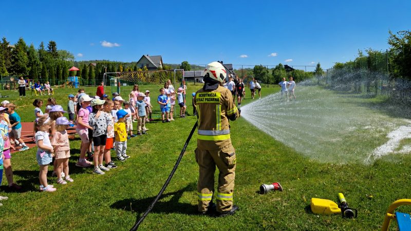 Pompa, wąż i pierwsza pomoc. OSP Toporzysko u dzieci