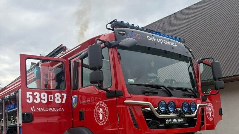 Strażacy interweniowali w Łętowni. Doszło do pożaru sadzy w kominie